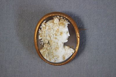 a picture of a picture of a woman in a gold frame