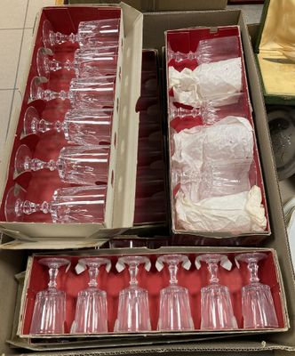 Service de verres à pied en cristal d'Arques. Ensemble de 48 pièces.