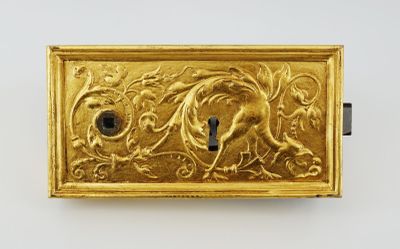 Serrure en fer forgé et doré à décor d'un dragon / gargouill…