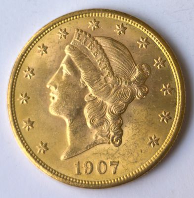 gros plan d'une pièce de monnaie sur laquelle figure une tête de femme