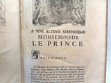 un livre ouvert avec la photo d'un homme et d'une femme