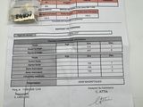 un ticket de caisse posé sur une table