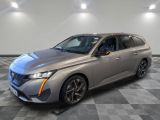 La nouvelle Toyota Avalon hybride 2020 est exposée dans un showroom
