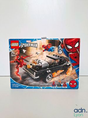 Coffret Spider-Man comprenant un véhicule et une figurine Spider-Man dans sa boîte