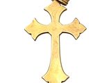 une image représentant un pendentif en forme de croix en or sur fond blanc