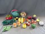 de nombreux fruits et légumes de toutes sortes sur la table