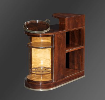un meuble bar en bois avec un plateau en verre et des étagères