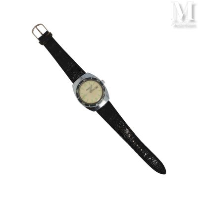 une image représentant une montre avec un bracelet noir et un cadran blanc