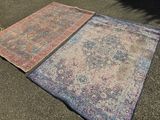 des tapis étalés par terre par une journée ensoleillée