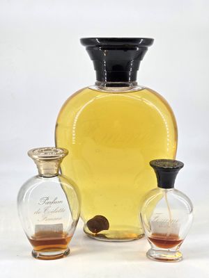 ROCHAS. Femme, réunion de deux flacons d'eau de parfum dont …