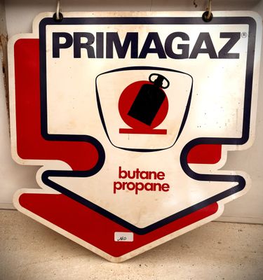 un panneau sur lequel est inscrit « Primagaz butane propane »
