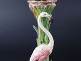 une image représentant un vase orné d'un flamant rose