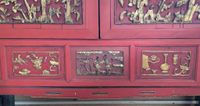 Armoire en bois sculpté laqué rouge et or, ouvrant par (x2) … (photo 4)