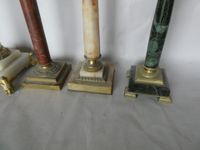 Ensemble de cinq pieds de lampe à pétrole en marbre ou onyx,… (photo 4)