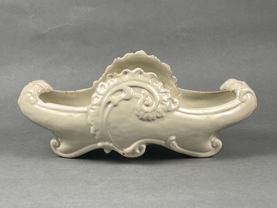 Emile GALLE (Lorraine). Grande jardinière rocaille en faïenc… - Photo 1