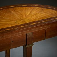 Table demi-lune en placage de satiné et marqueterie, la cein… (photo 6)