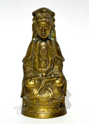 CHINE. Guanyin en bronze. Début du XXème siècle.