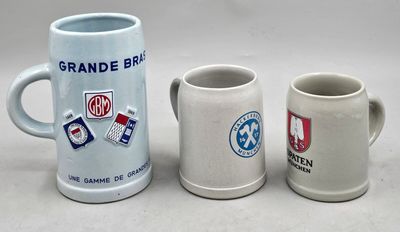 34 / J4 / Lot de trois chopes de bière en céramique "g…