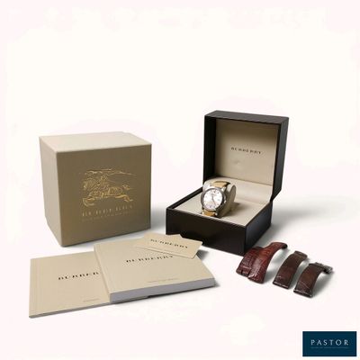 une image représentant une montre dans un coffret et une montre dans un coffret
