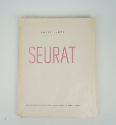 un livre blanc avec des lettres roses, posé sur une table
