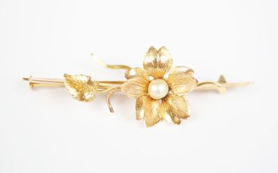 gold plated flower hair pin with pearl center