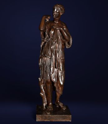 Sculpture en bronze patiné de Diane de Gabios, Italie, Grand…