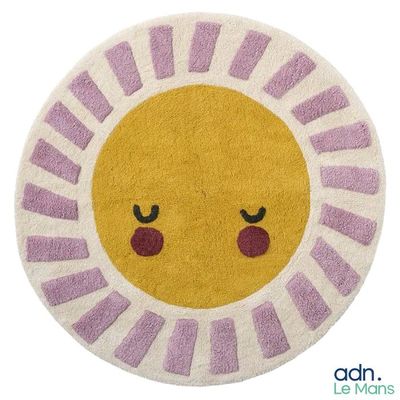 une photo d'un tapis sur lequel figure un smiley