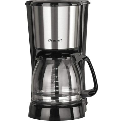 gros plan d'une cafetière sur fond blanc