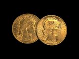 deux souverains d'or, l'un à l'effigie d'une femme et l'autre à celle d'un homme