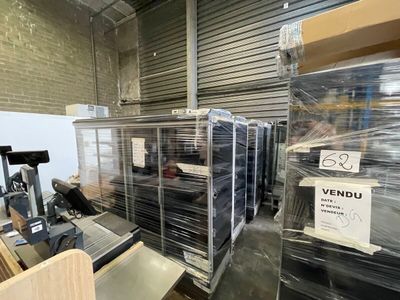 une machine qui déplace un grand nombre d'articles dans un entrepôt