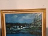 une photo d'un tableau posé sur une table à côté d'un vase