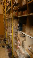 - Au centre, un bloc de rayonnages comprenant de la boulonne… (photo 3)