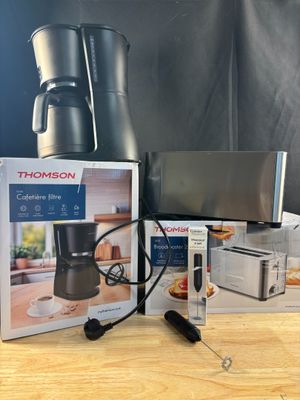 Lot d’une cafetière et grille pain Thomson et un mousseur à …