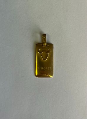 une photo d'un pendentif plaqué or orné d'un cœur