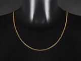 un collier à chaîne en or sur un mannequin mannequin mannequin mannequin mannequin mannequin mannequin mannequin mannequin mannequin