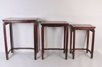suite de 3 tables gigognes en bois exotique. (photo 2)
