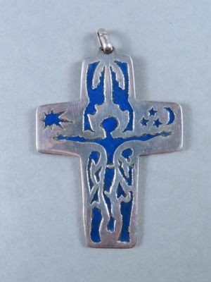 croix en argent massif ornée d'un émail bleu au centre