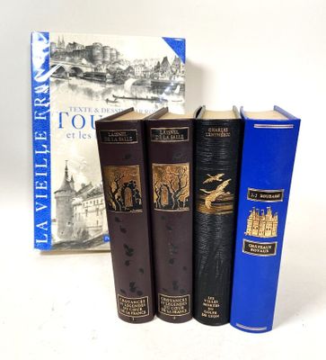 trois livres posés sur une table, les uns à côté des autres, sur une surface blanche