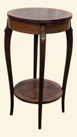 Table de milieu de section ronde marquetée à décor de loupe …