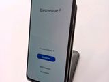 the back of a phone with a sign that says bienvenue on it