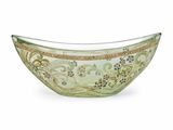 un saladier en verre orné d'un motif floral