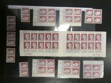 plusieurs timbres de tailles et de couleurs différentes sur un fond noir