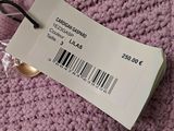 a label on a wine glass with a barcode on it