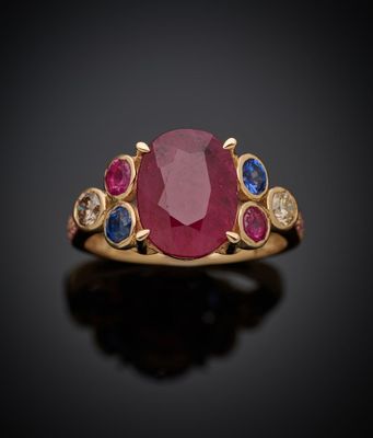 une bague ovale sertie de rubis, de saphirs et de diamants