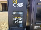 deux poubelles placées l'une à côté de l'autre