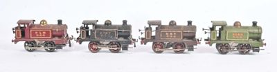 plusieurs petits trains sont alignés sur une surface blanche