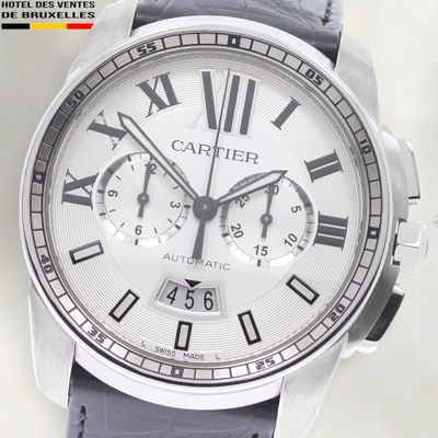 Gros plan sur une montre avec des chiffres romains