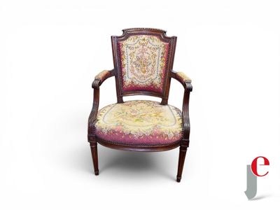 une image représentant une chaise dont l'assise est recouverte d'un tissu coloré