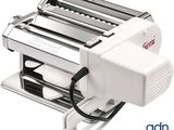 une image représentant une machine à pâtes sur fond blanc