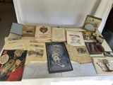 une table sur laquelle sont posés de nombreux livres illustrés